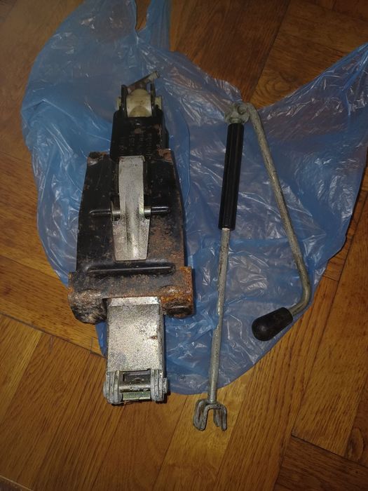 Секретни гайки, ключ и крик за Форд Мондео