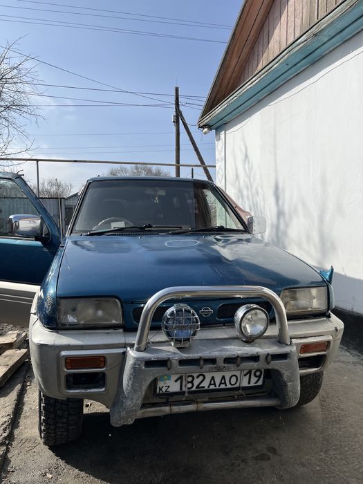 Ниссан Мистрал 2.7