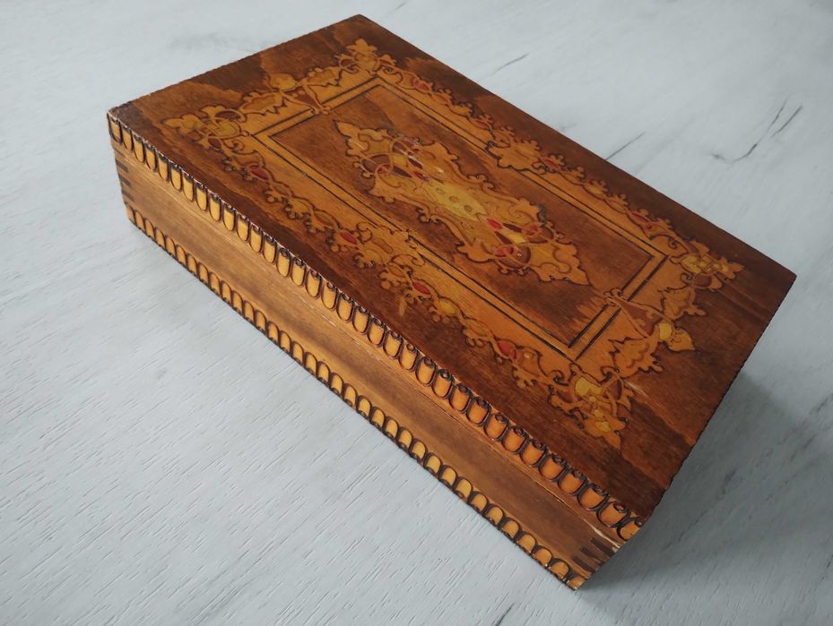 Дървена кутия стара