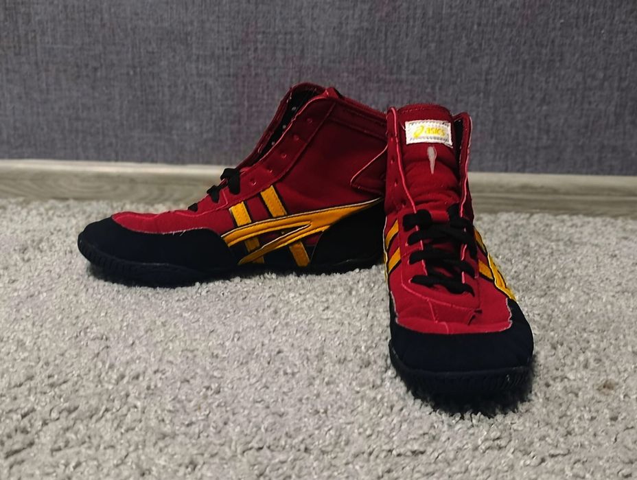 Продаю борцовки Asics Tiger