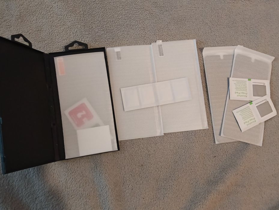 Кейс и стъклен протектор