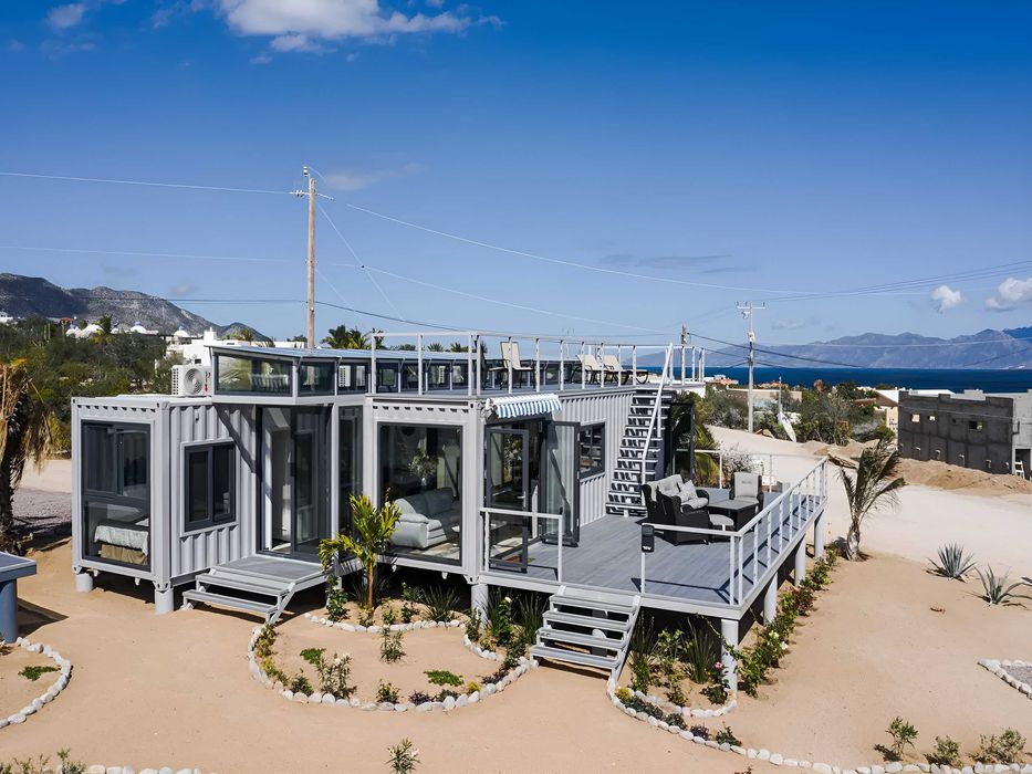 НА ИЗПЛАЩАНЕ – Модерна къща с 2 спални от морски контейнери