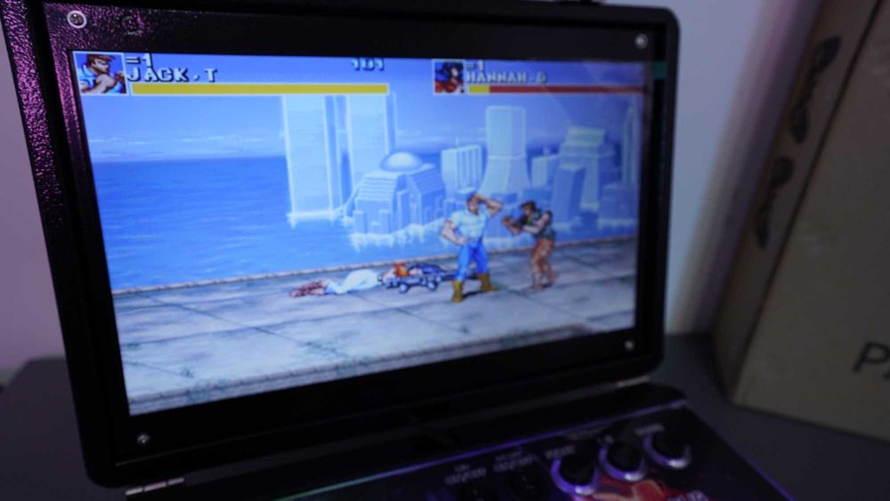 Портативна Аркадна Конзола в Куфар - 14 инча екран, батерия, компютър