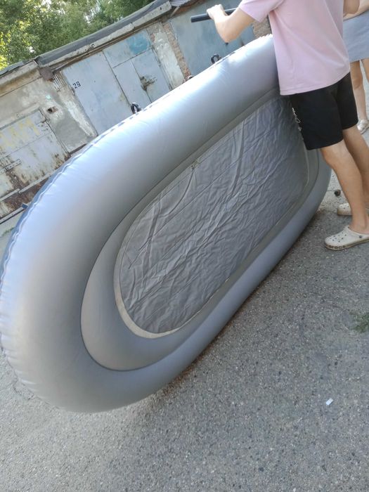 Надувная лодка (палатка в подарок)