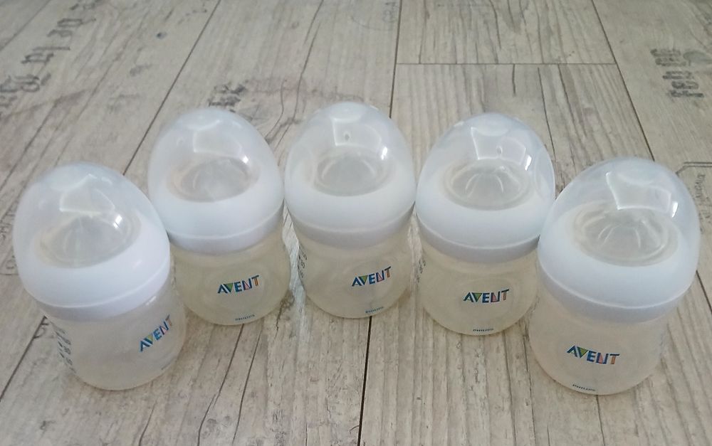 Шишета с биберони avent