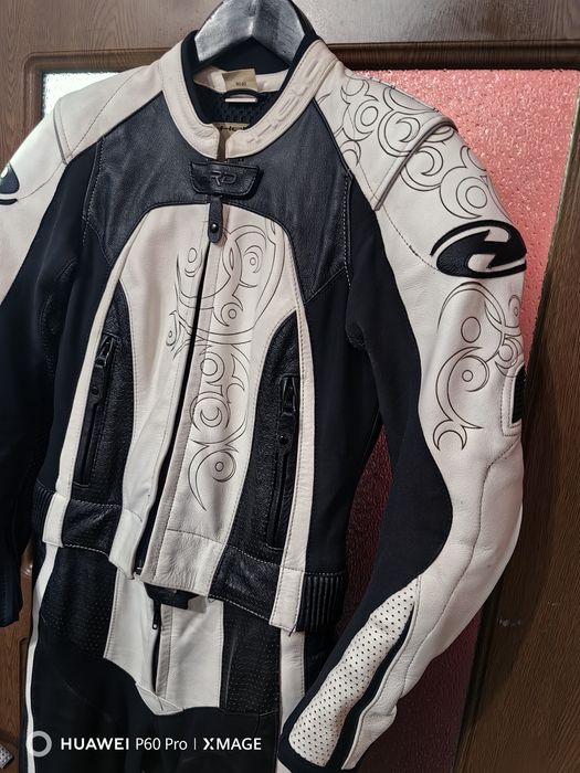 Дамски мото екип

Held

Размер 36