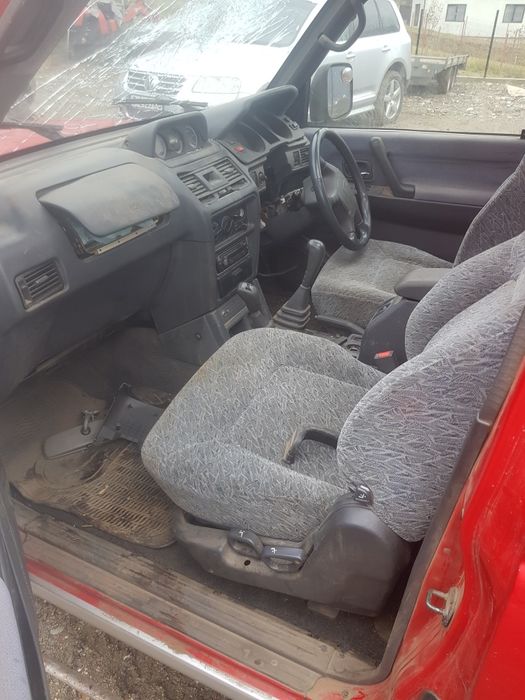 Dezmembrez mitsubishi pajero shogun motor 2.8 cutie manuală