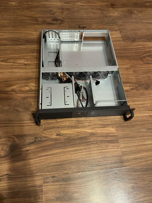 2U ATX Сървърна кутия Genesys Group +релси
