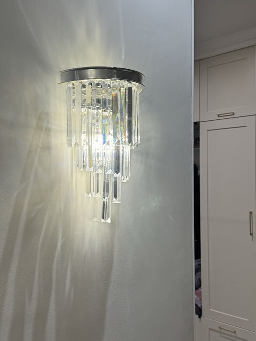 Продам люстру с 2 бра