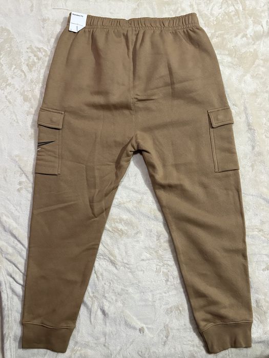 Pantaloni Nike.