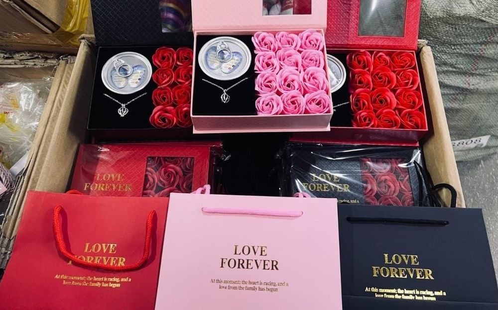 Роза в колбе искусственная подарок