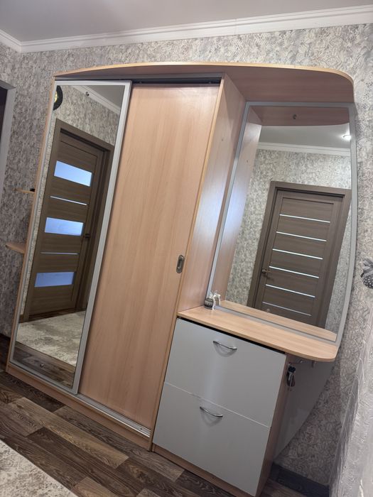 Продам шкаф в прихожую