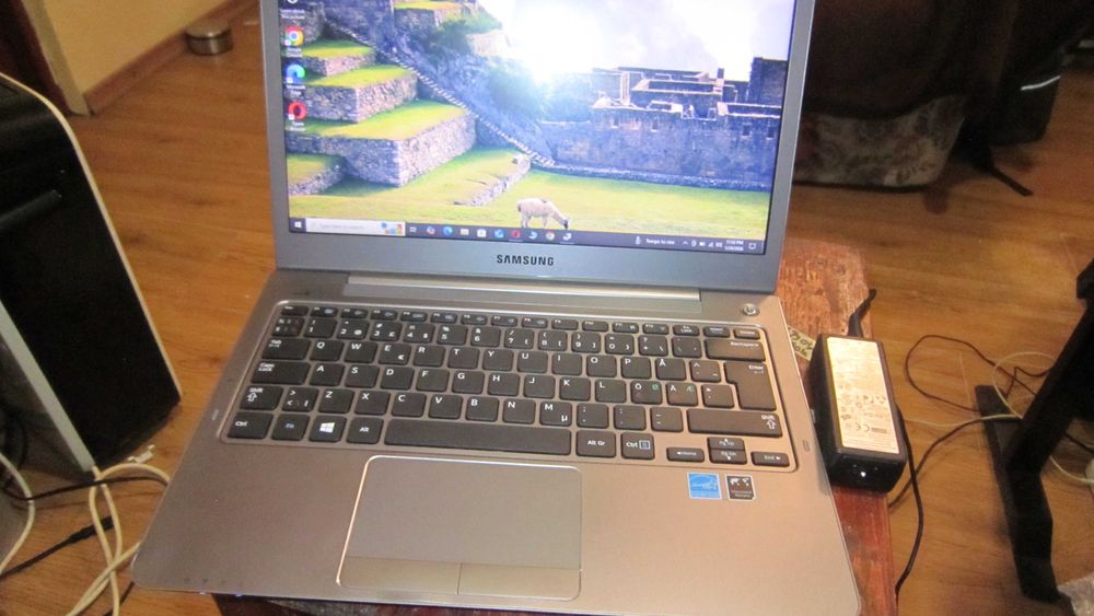 Laptop Ultrabook  Samsung  NP530U3C, I5, gen2