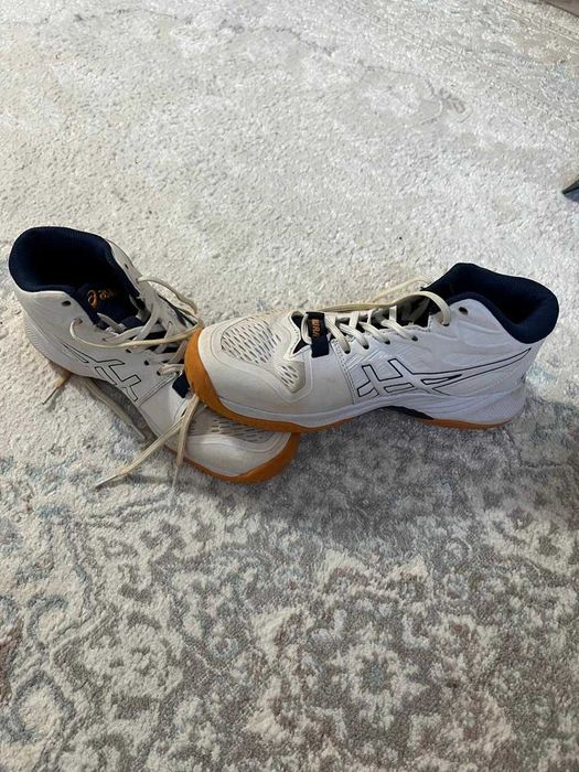 Кроссовки волейболные