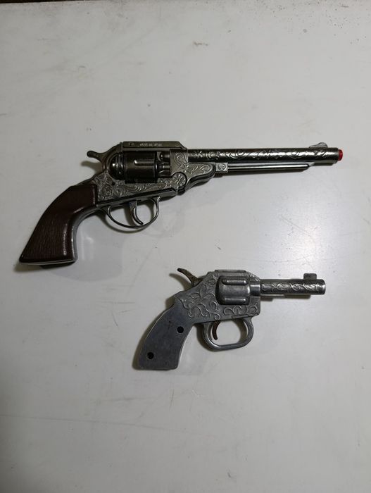 Продам игрушечные пистолеты