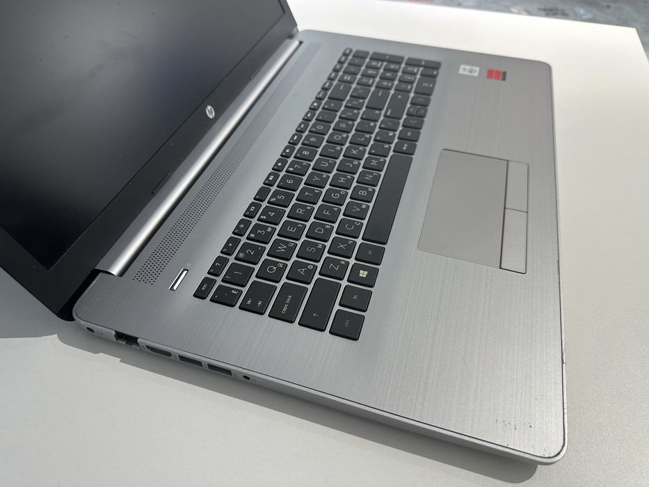 Hp 17” экран Core i5- 10210U 8gb Ozu