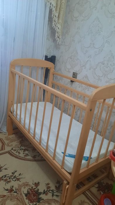 Продам детскую кроватку .