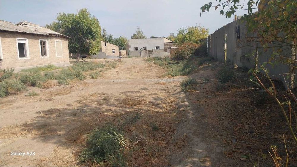 Koʻchmas mulk xizmat uyi va ayvon binosi