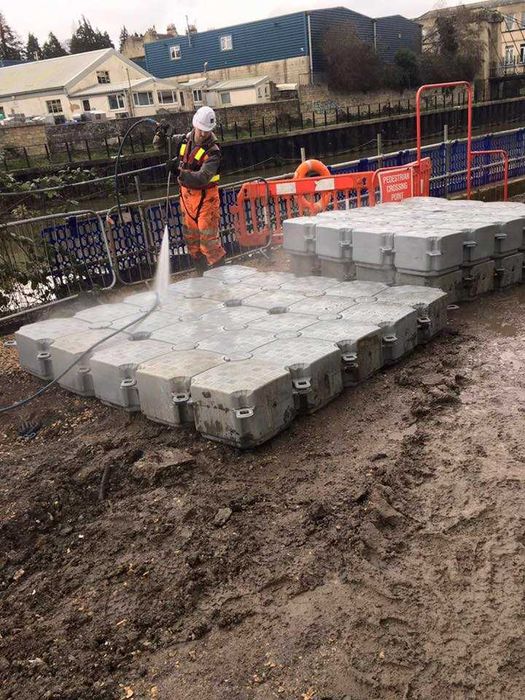 Ponton modular sustinere pompe irigatii rovatti