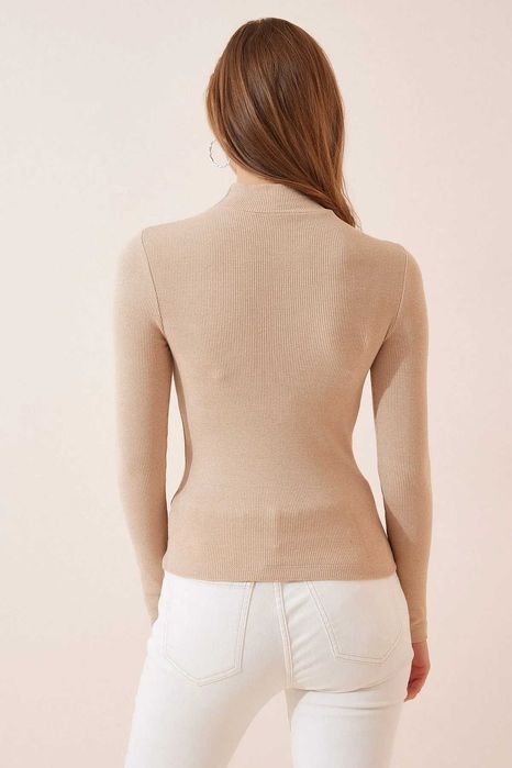 Новый бежевый лонгслив в рубчик