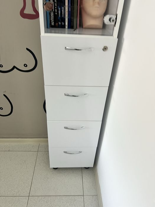 Срочно продаю мебель для салона