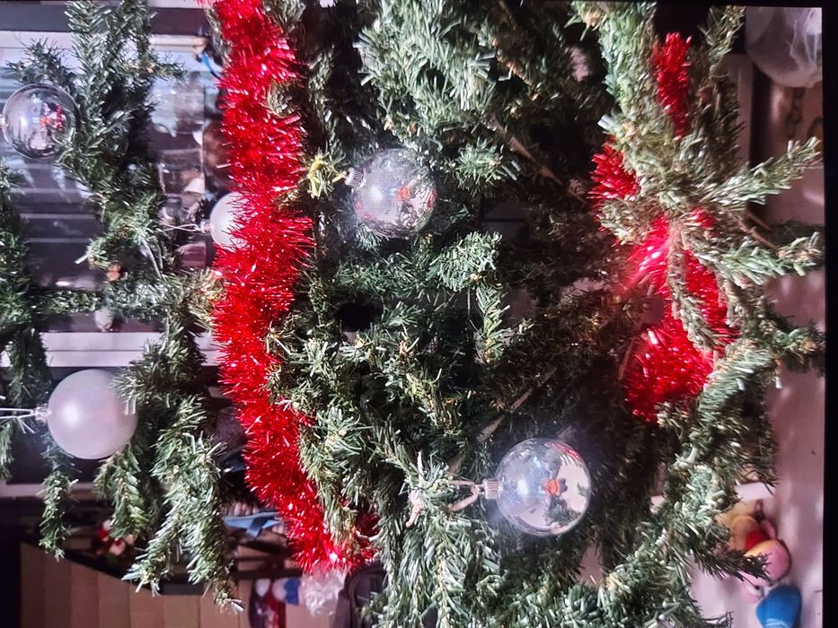 Brad artificial, înălțime 160 cm, cu decoratiuni