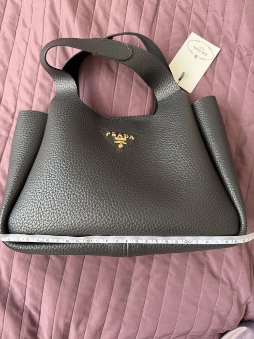 Geantă Prada noua, cu eticheta