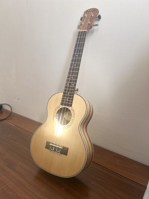 Укулеле +чехол.