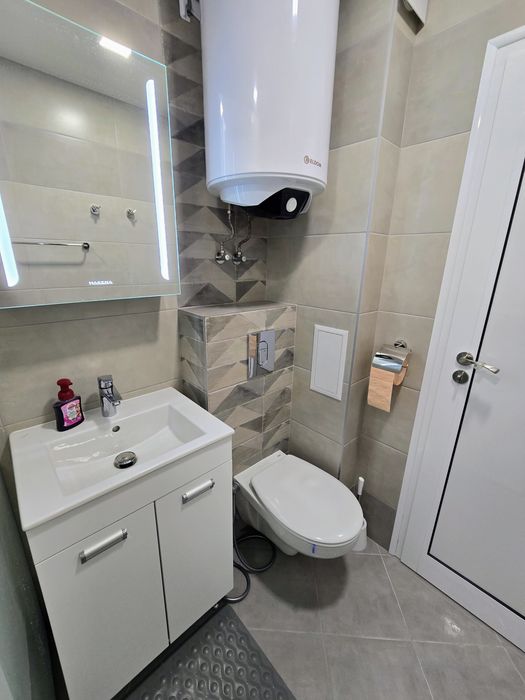 Под наем нов двустаен, Гранд мол