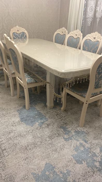 Продается стол со стульями
