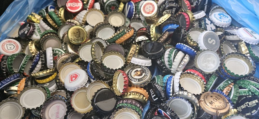 Capse sticle bere si suc diferite modele