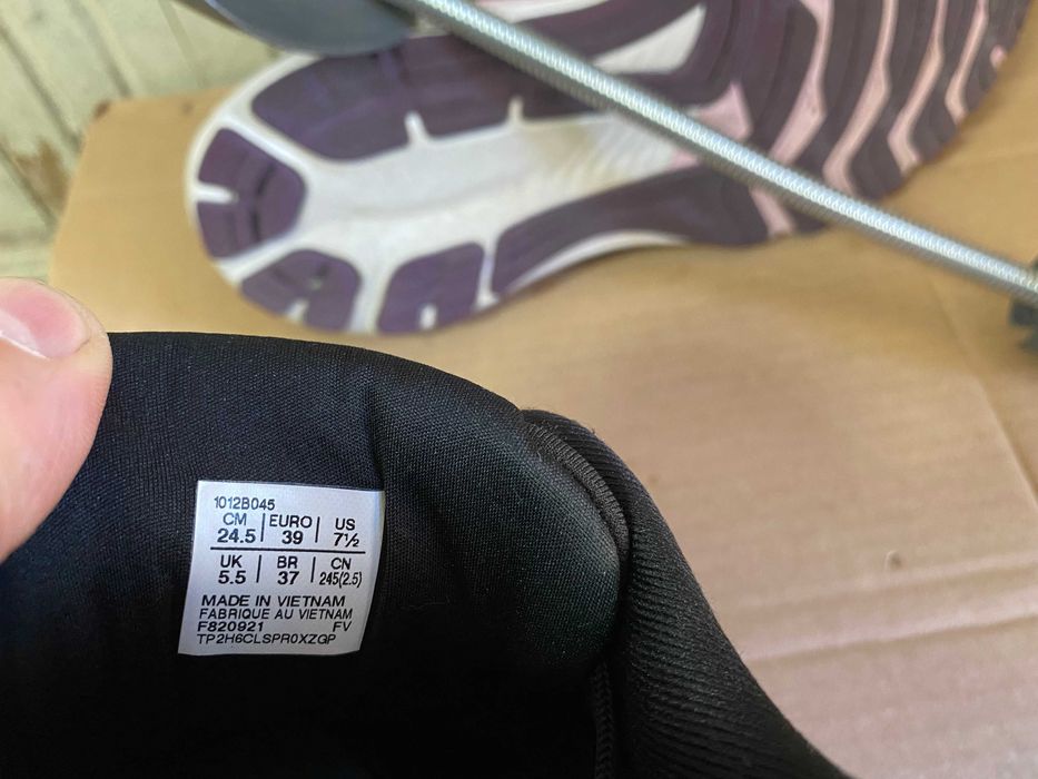 ''Asics GT-2000 10''оригинални маратонки  38.5 номер.