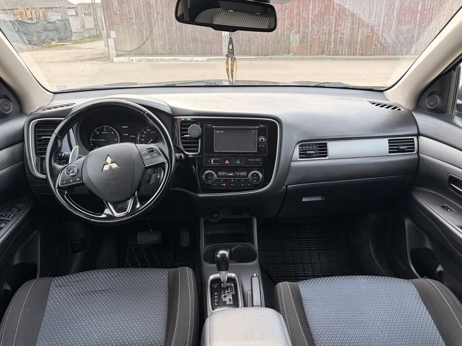 Mitsubishi outlender