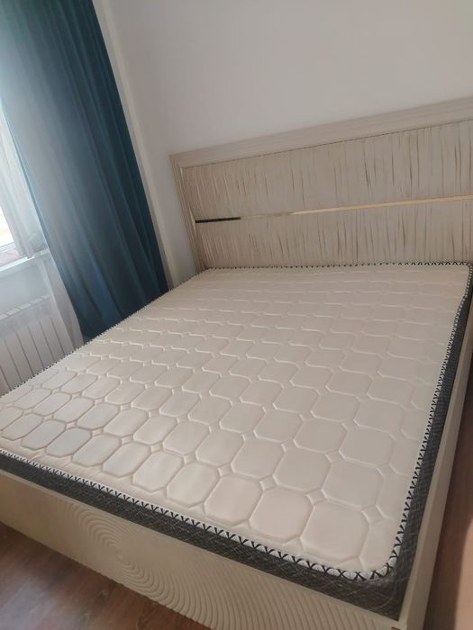 Двуспальная кровать