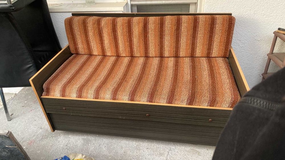 Диван с опция сън