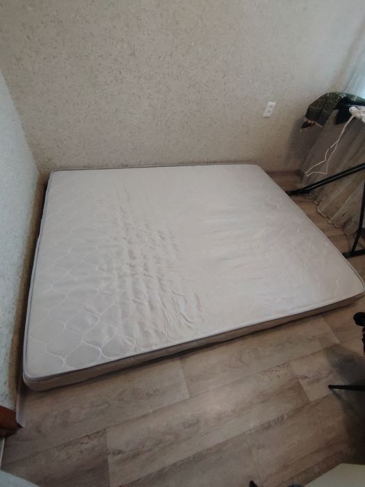 Продам  матрас 160*200