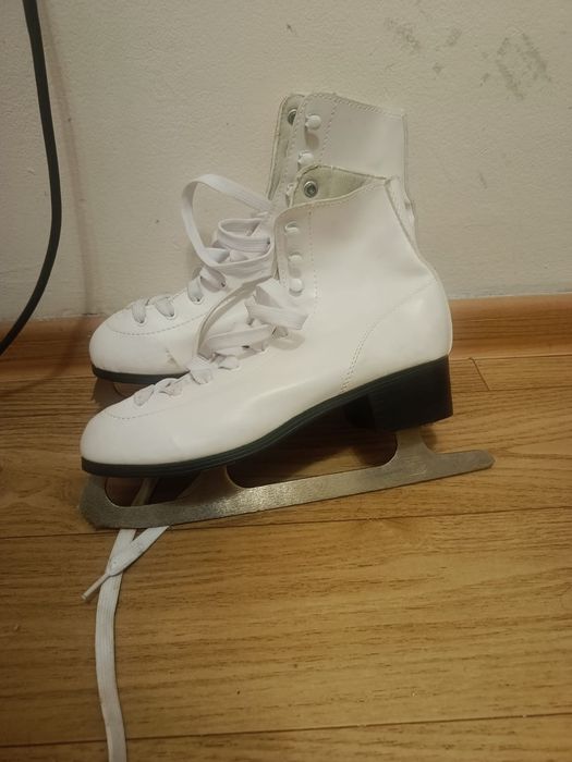Зимные коньки белый Nordway.Женский 39 размер.В хорошем состояние.