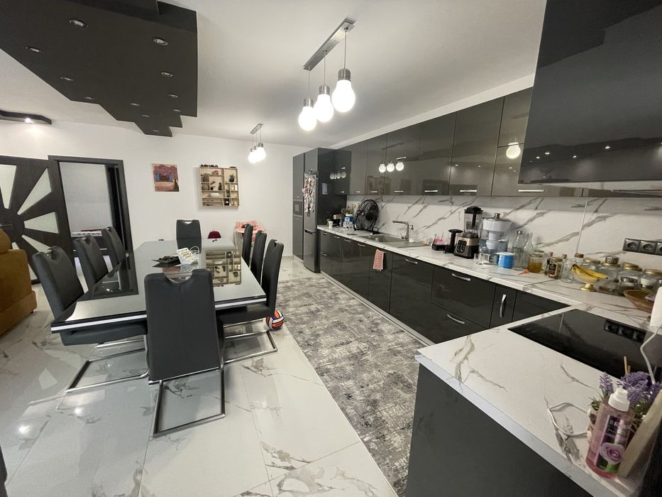 Продава се Четиристаен апартамент в Казанлък - 150 кв.м за 1334 €/кв.м - Снимка #5