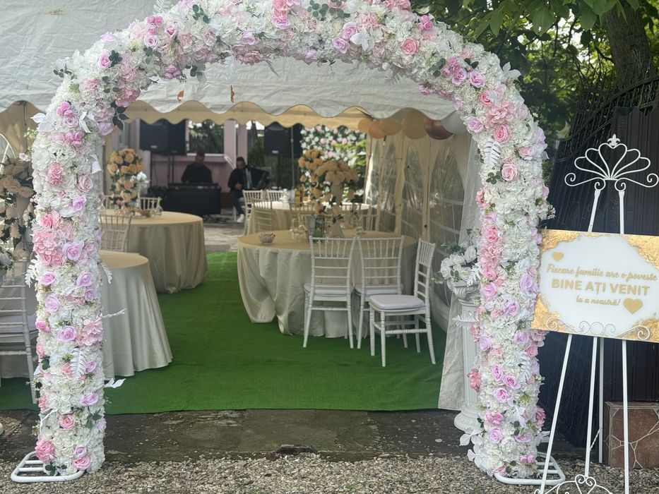 Corturi de inchiriat, mese, scaune, vesela, aranjamente florale