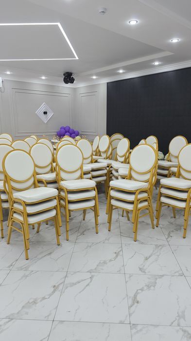 Стулья 130 штук  новая