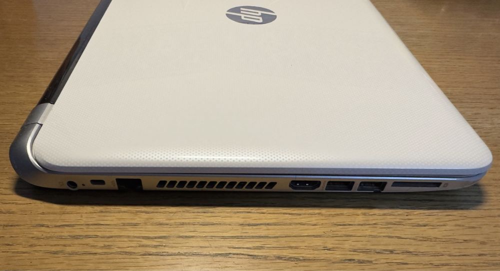 Ноутбук HP Pavilion 15-n241TX