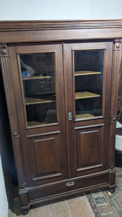 Книжный шкаф после реставрации.