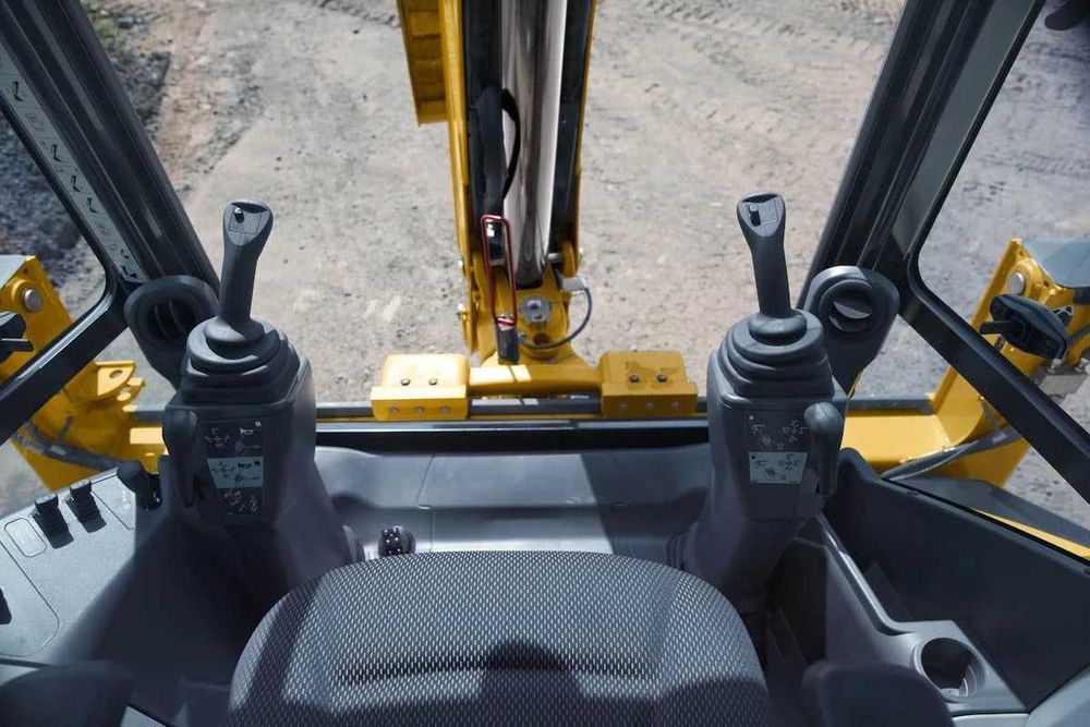 Экскаватор-погрузчик CAT 444 1,3/0,32 м³ халол насия булиб тулаш