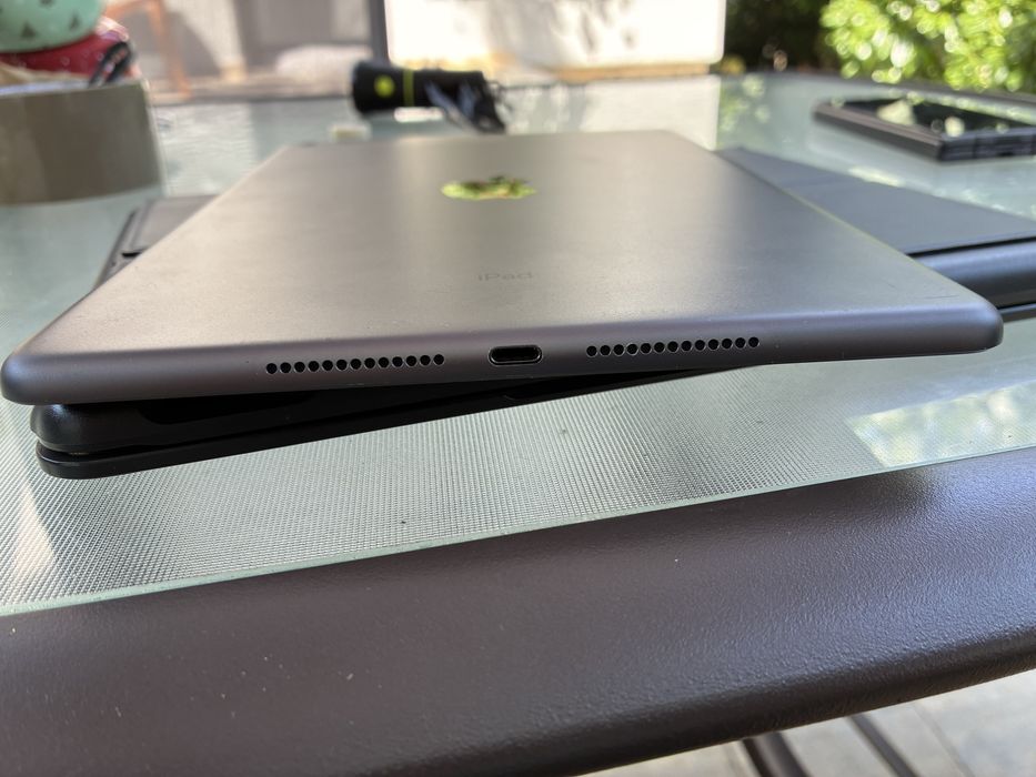 IPad 7 ca nou cu tastura Logitech