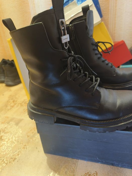 Продаю весенние ботинки