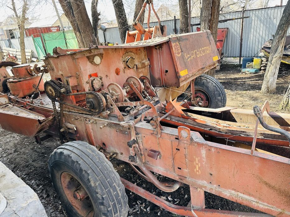 Трактор, прес подборщик, касилка, варашилка.