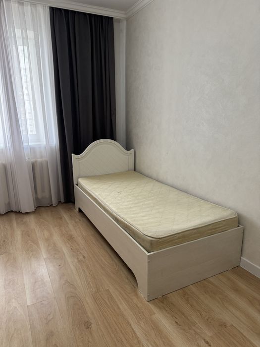 Продам 2 кровати с матрасами