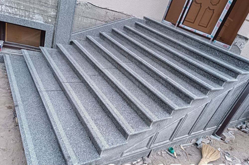 Куксарой гранитдан Бурсчатка, Зина, сокол