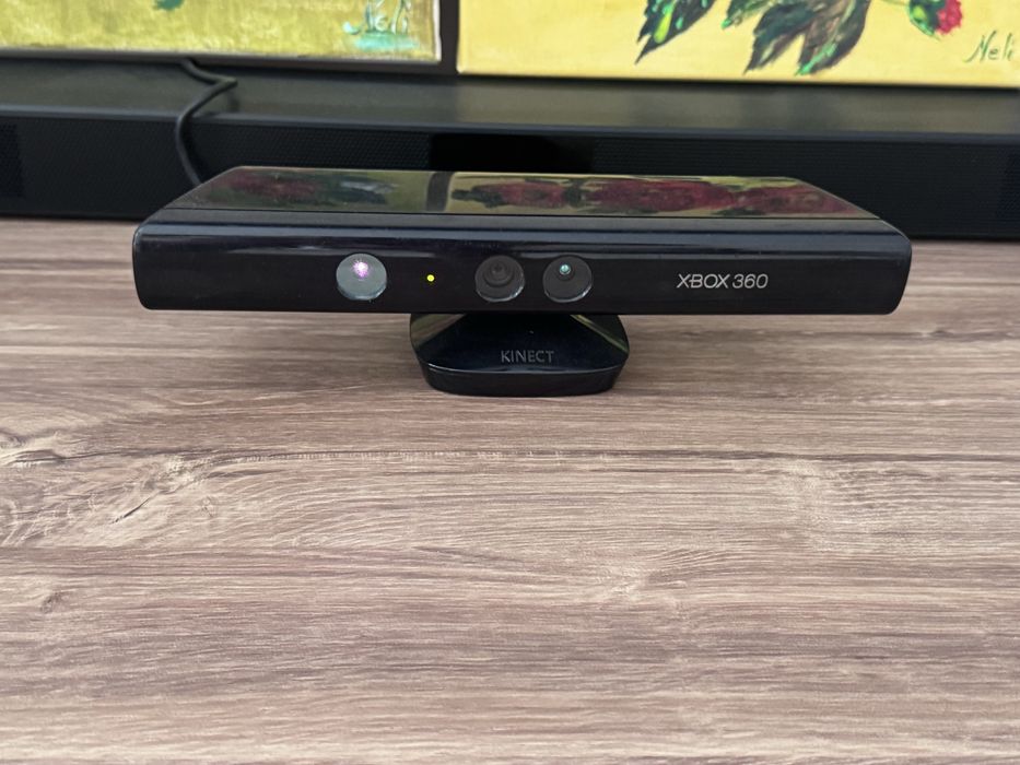 Xbox 360 Slim Modat + senzor Kinect de miscare + 2 controllere + 80 de jocuri gata instalate