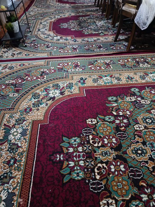 Продаётся ковёр.